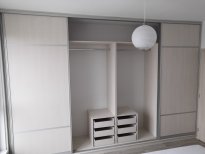 jzkuchyne-nabytek-realizace-vestavene-skrine-plzen-30